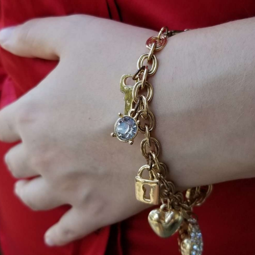 Gold Colored ❤️ Heart and Key 🗝️ Charm Bracelet